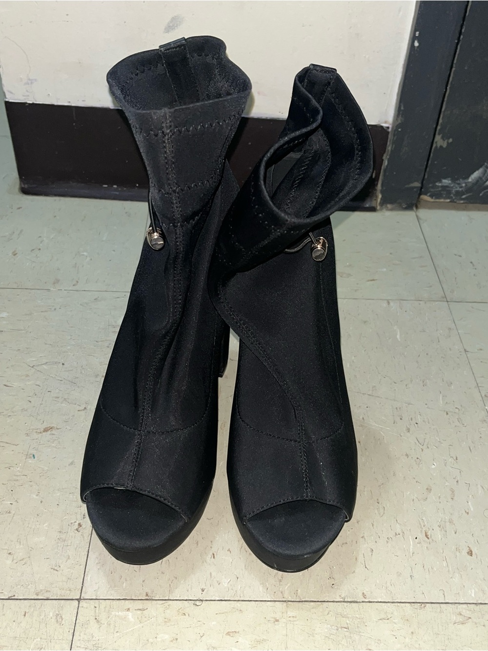 Liliana Black Peep-Toe Stretch High-Heel Booties